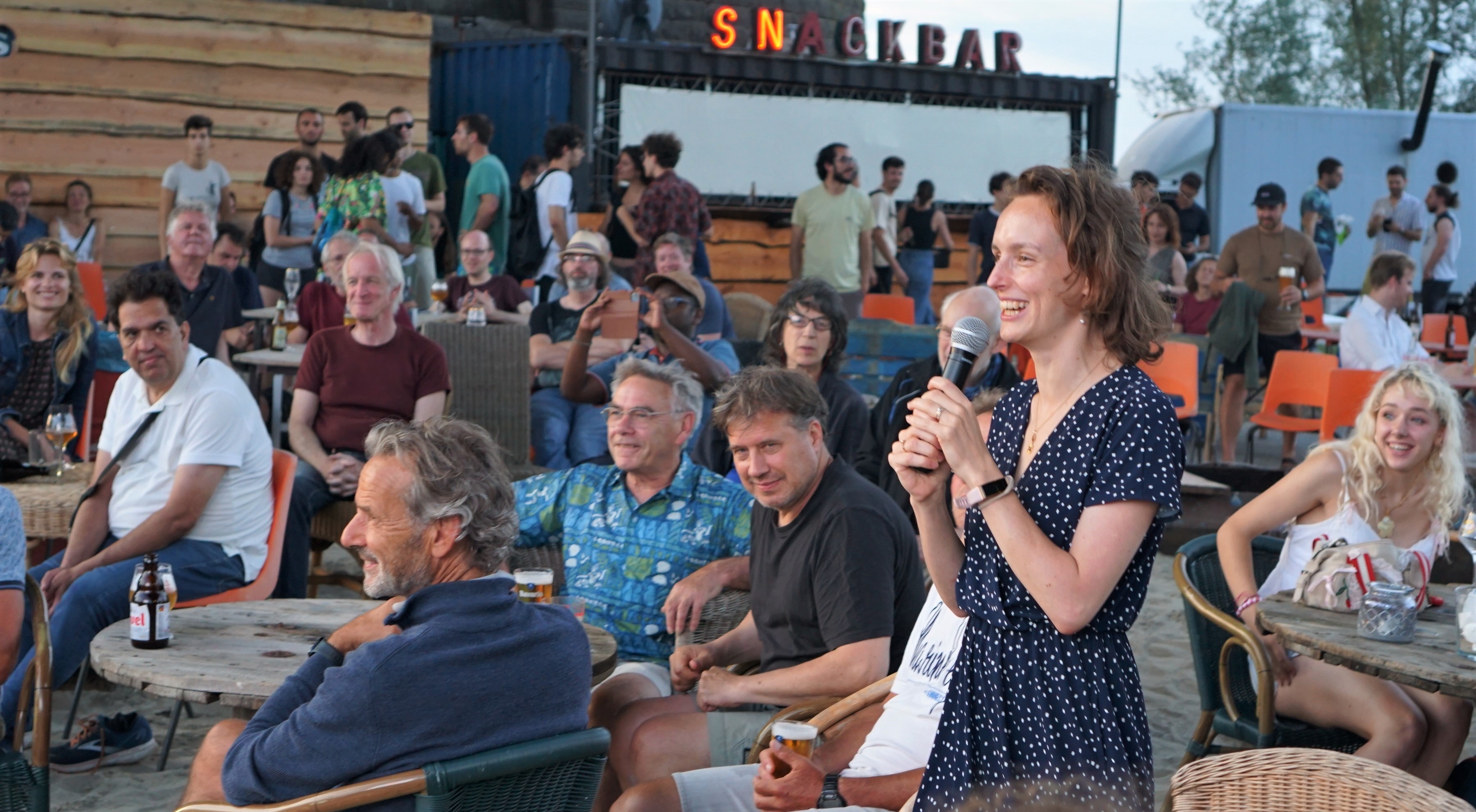 Science cafe at the Waal beach in Nijmegen.